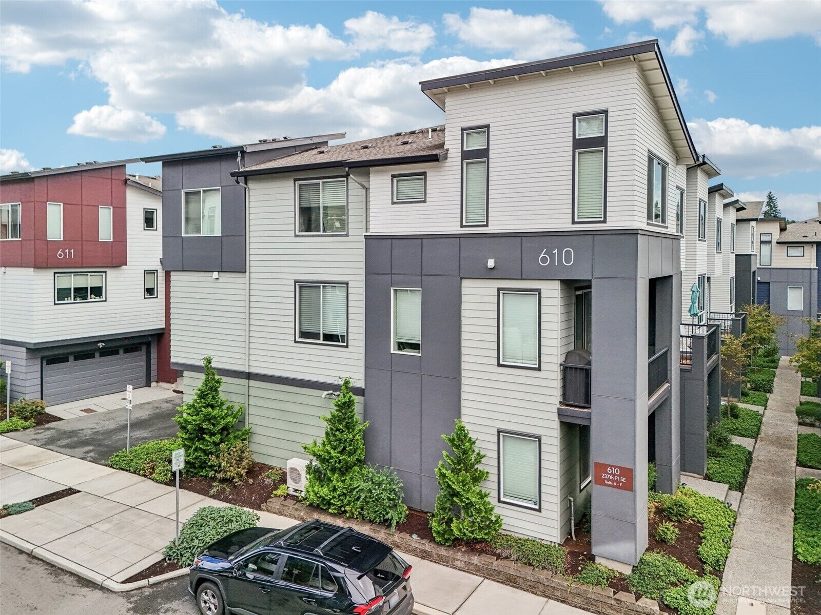 Property Photo: 610 237th Place SE B WA 98021