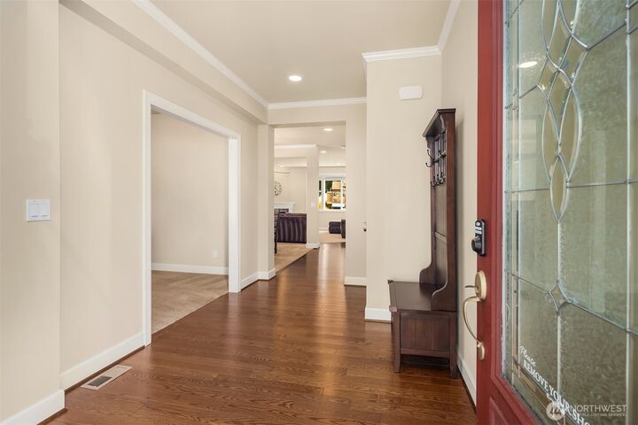 Property Photo: 122 Ilwaco Place SE WA 98059