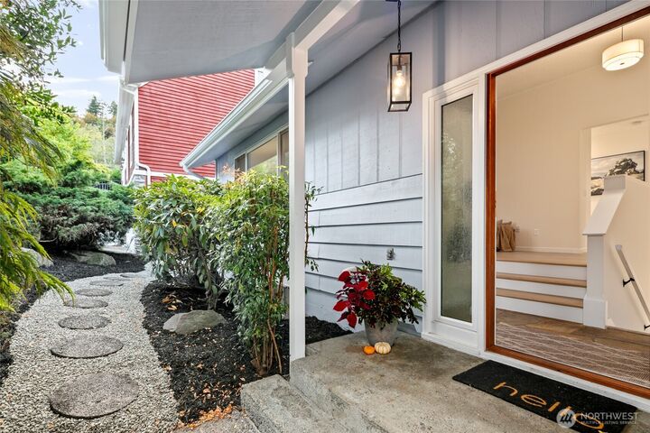 Property Photo:  2806 NE 177th Place  WA 98155 