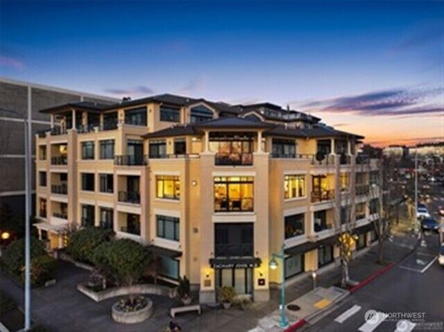 Property Photo: 210 Market Street 402 WA 98033
