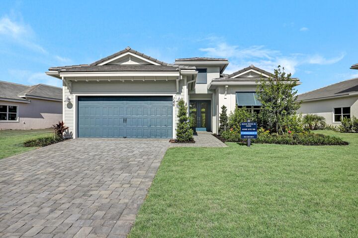 Property Photo:  146 SE Palma Street  FL 34984