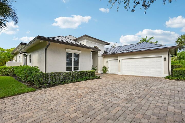Property Photo:  9936 SE Sandpine Lane  FL 33455