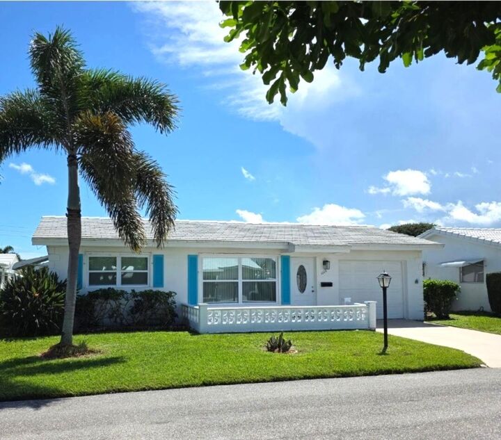 Property Photo: 1008 Siesta Avenue FL 33426
