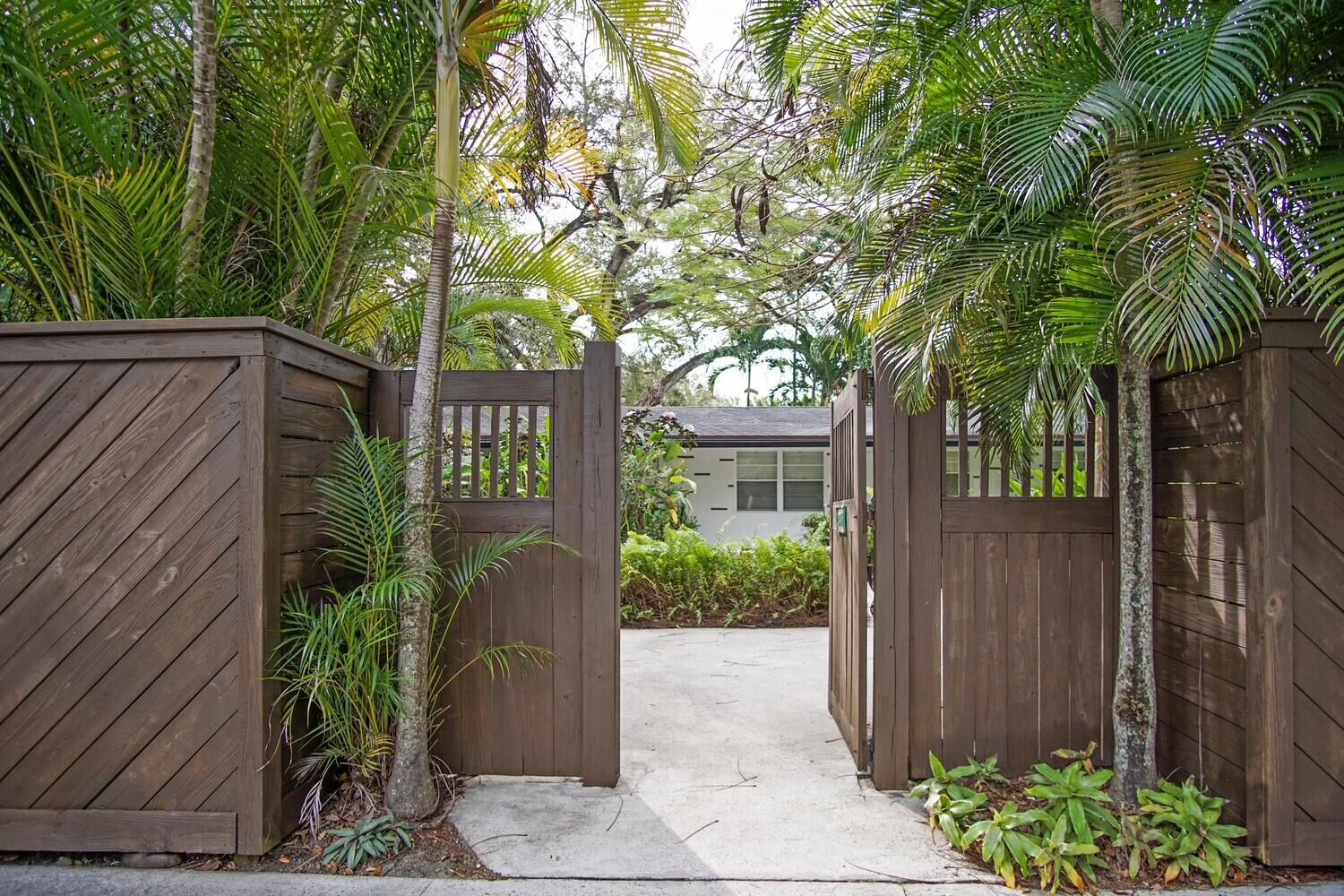 Property Photo: 801 SW 14th Avenue 0 FL 33312