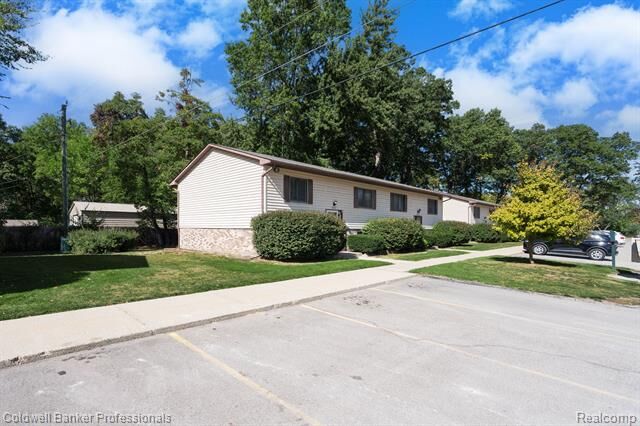 Property Photo:  38122 Hixford Place  MI 48185 