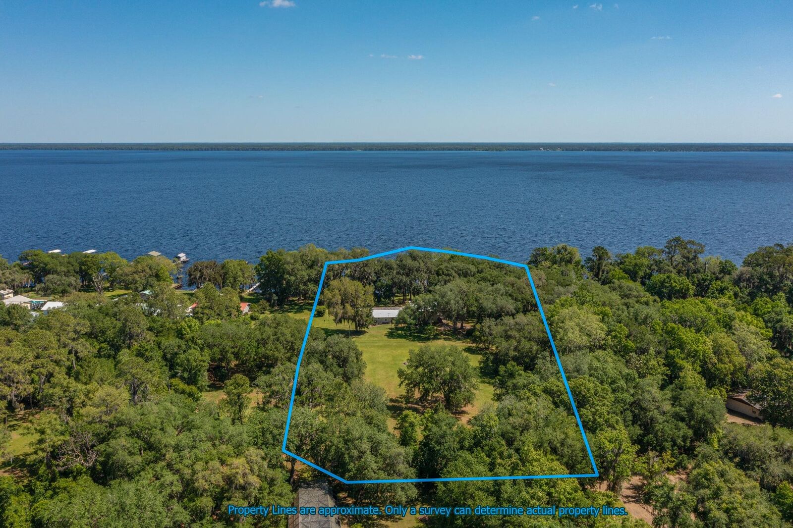 Property Photo: 105 Union Ave FL 32112