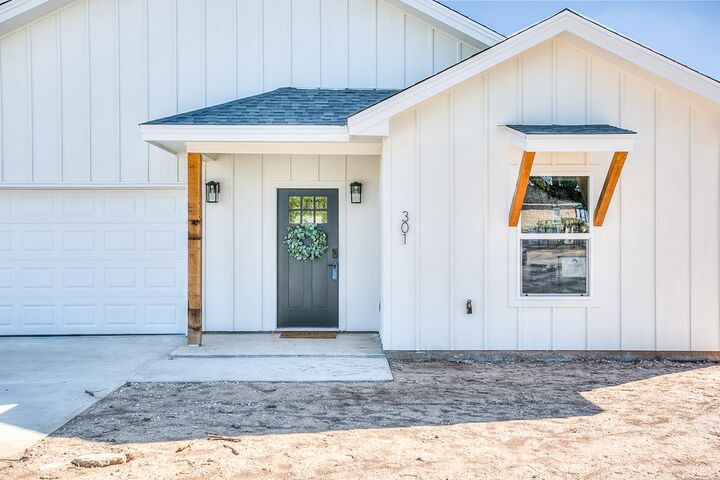 Property Photo: 301 E Washington Dr TX 76903