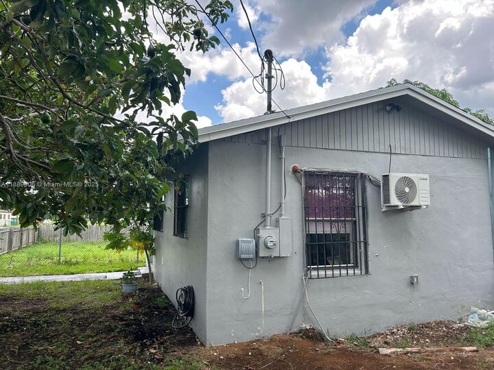 Property Photo: 430 SW 6th St FL 33030