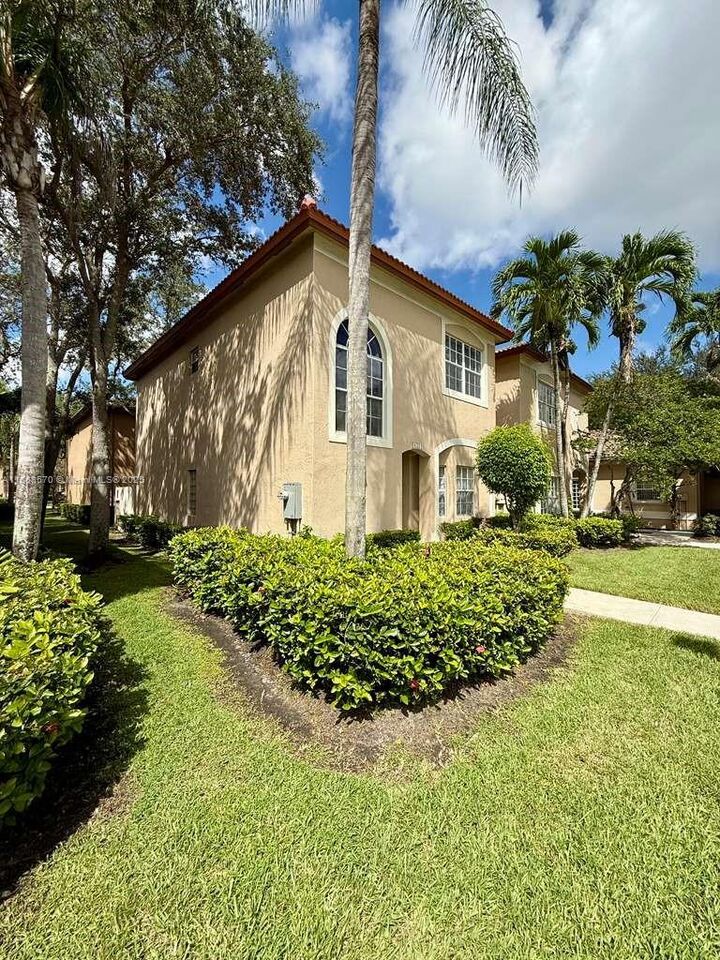 Property Photo: 16111 NE Emerald Cove Rd 16111 FL 33331