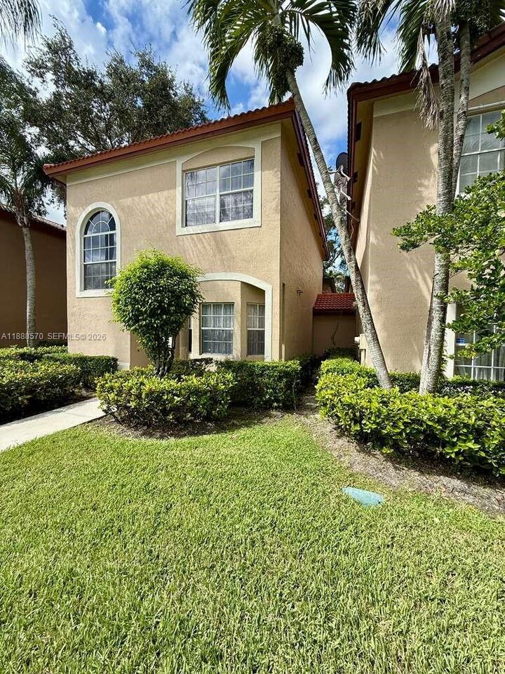 Property Photo:  16111 NE Emerald Cove Rd 16111  FL 33331 