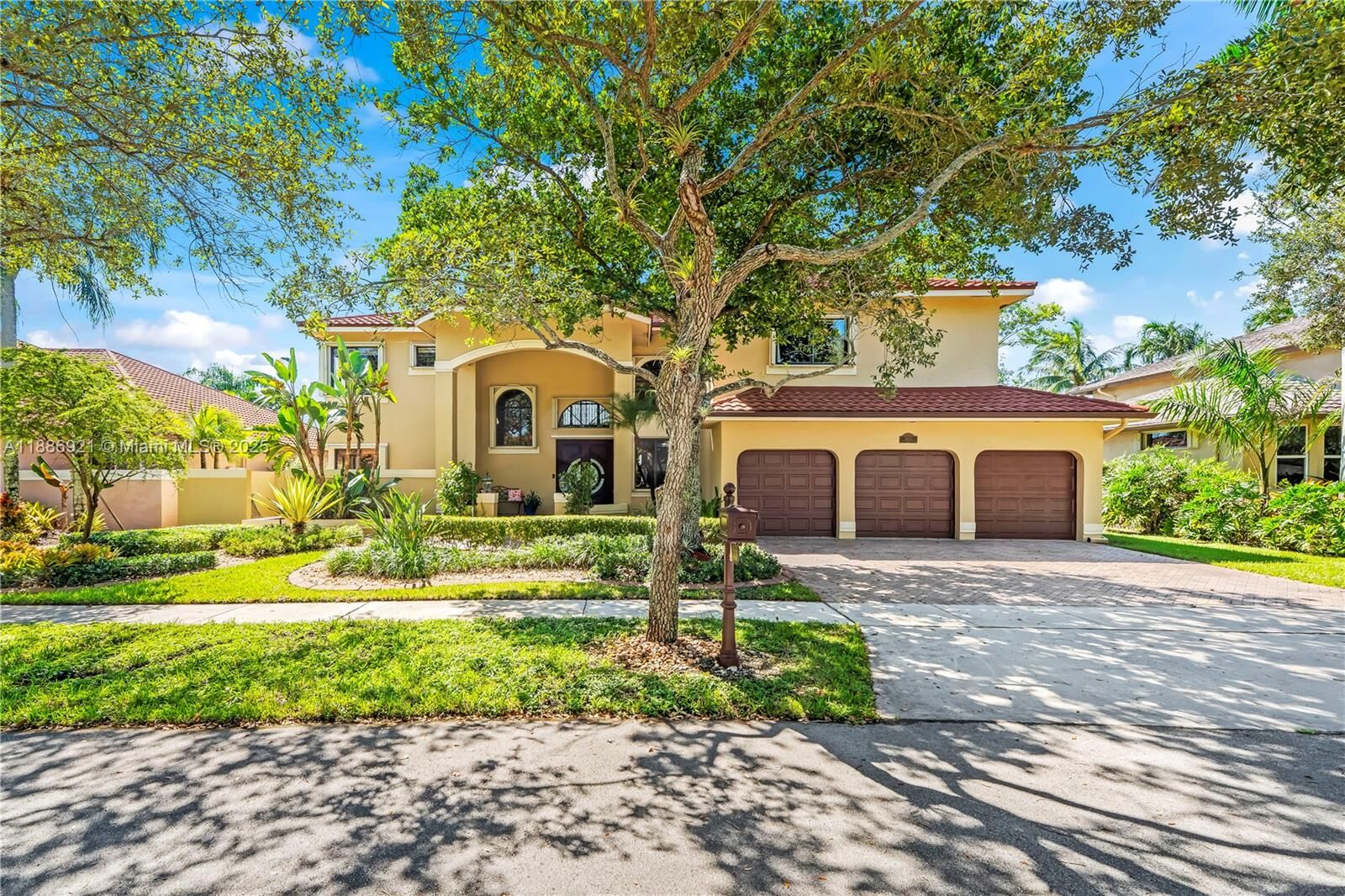 Property Photo: 18112 NW 15th Ct FL 33029