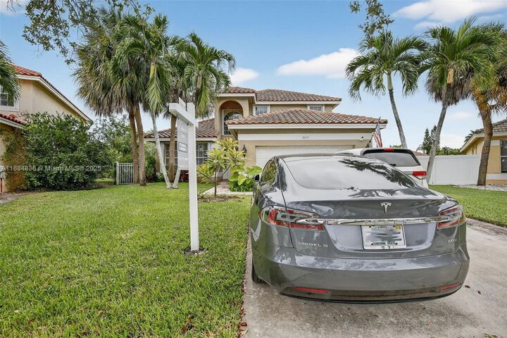 Property Photo:  18551 NW 14th St  FL 33029