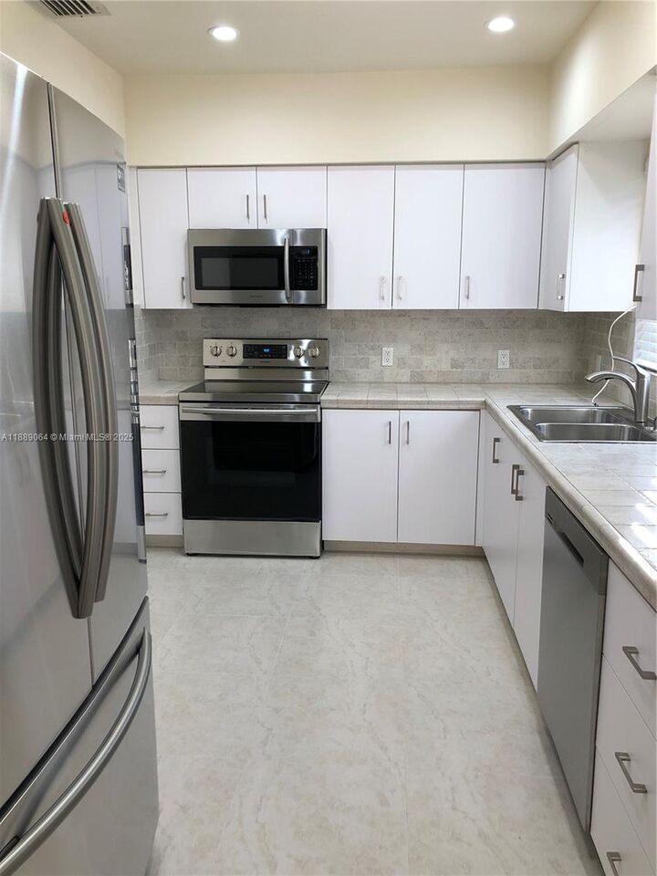 Property Photo:  20 Palermo Ave  FL 33134 