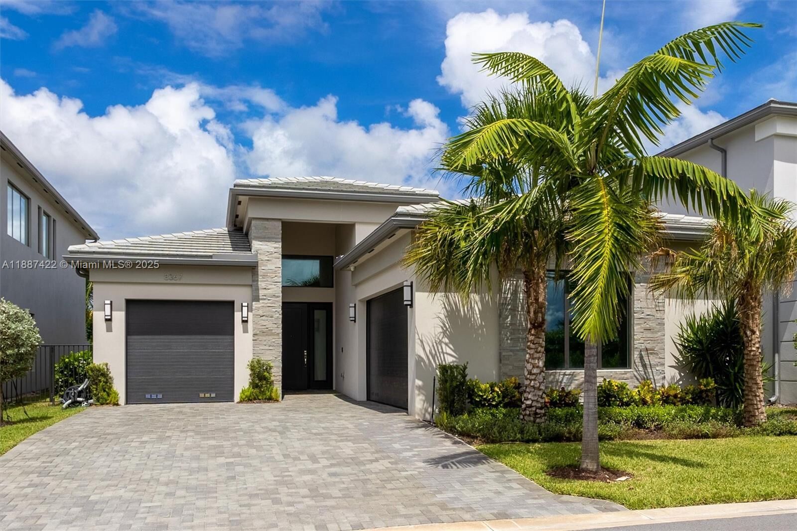 Property Photo:  8367 Royal County Down Rd  FL 33434 