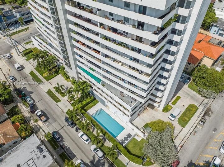 Property Photo: 36 NW 6th Ave Ts-9 FL 33128