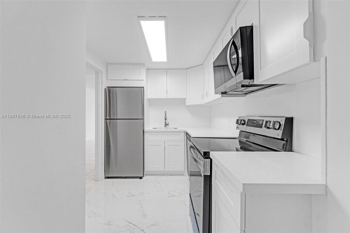 Property Photo: 905 Brickell Bay Dr 1823 FL 33131