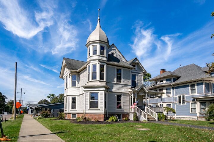 Property Photo:  103 N High Street  IN 47040 