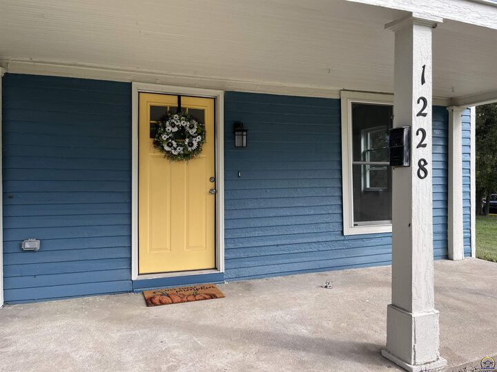 Property Photo: 1228 NW Van Buren St KS 66608