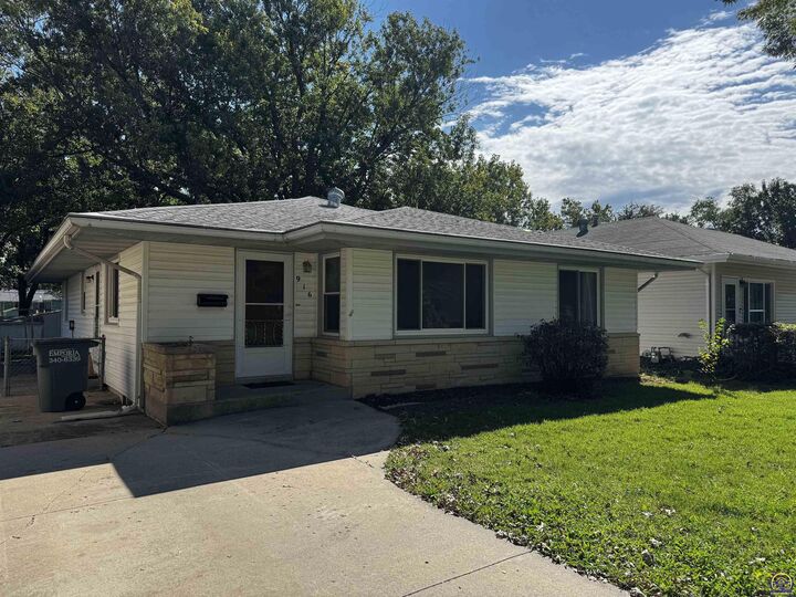 Property Photo: 916 Garfield St KS 66801