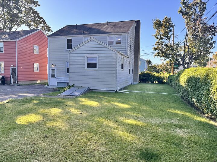 Property Photo: 160 Oakland Place CT 06615