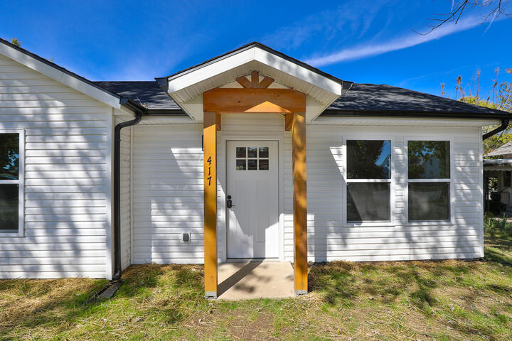 Property Photo:  417 E College Street  MO 65605