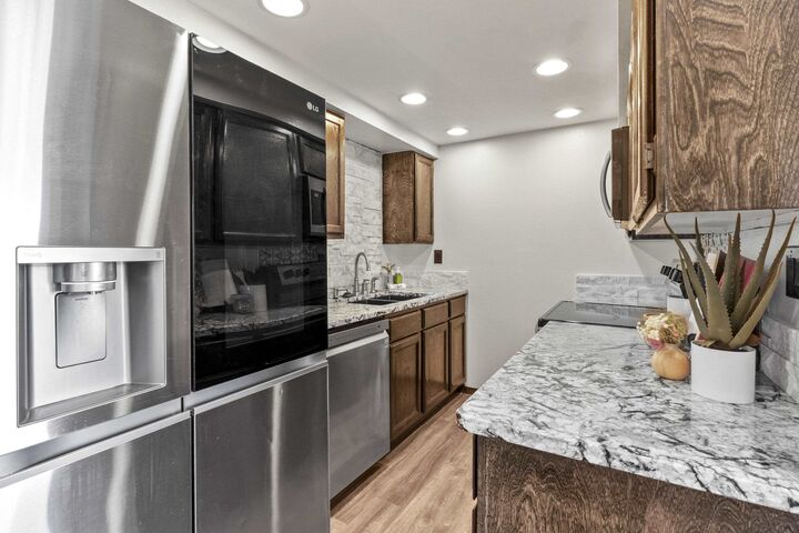 Property Photo: 1002 W 7th Ave 203 WA 99204