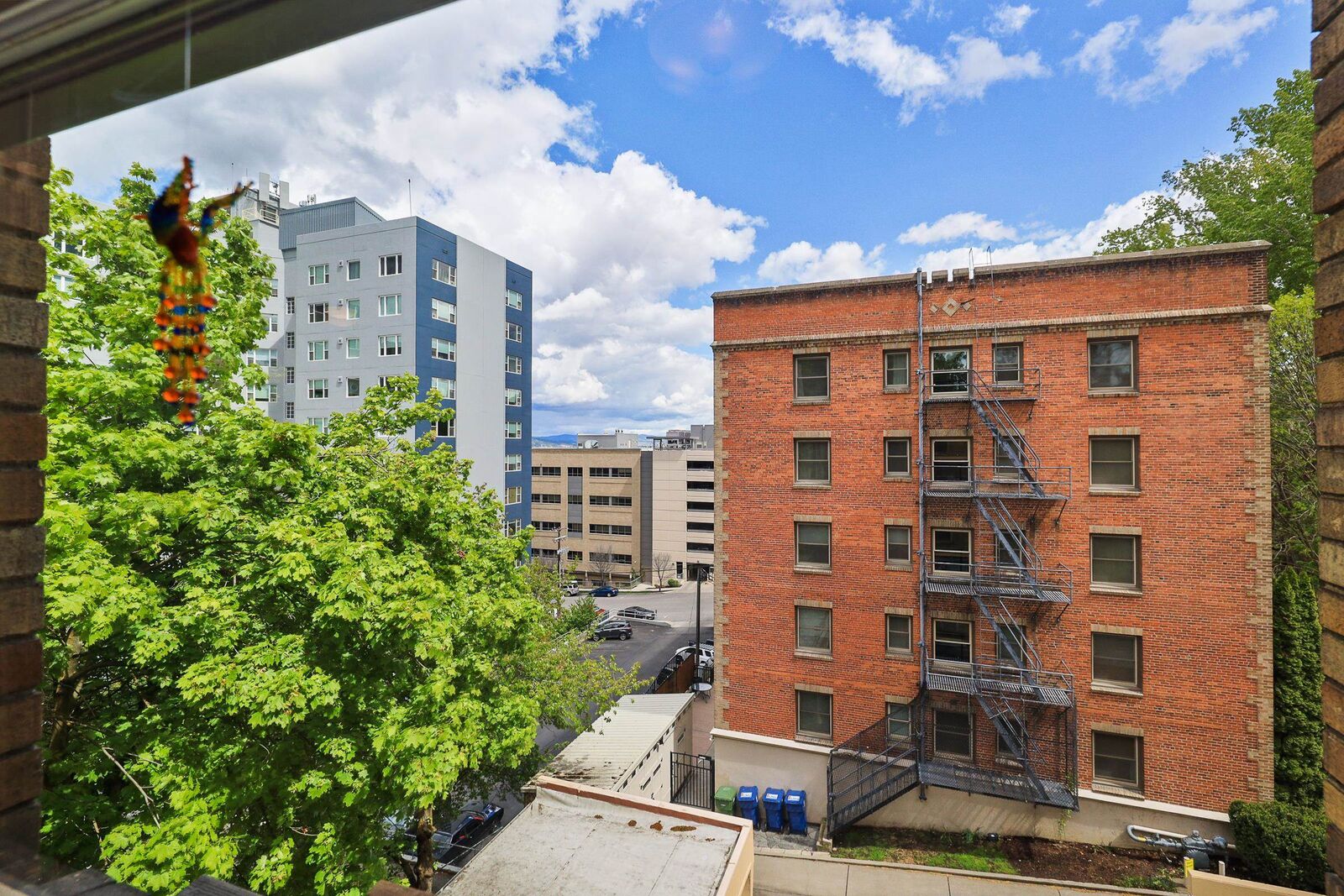 Property Photo: 726 W 6th Ave 302 WA 99204