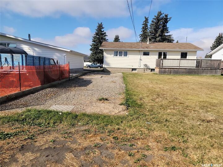Property Photo:  708 2nd Street W  SK S0K 4W0 