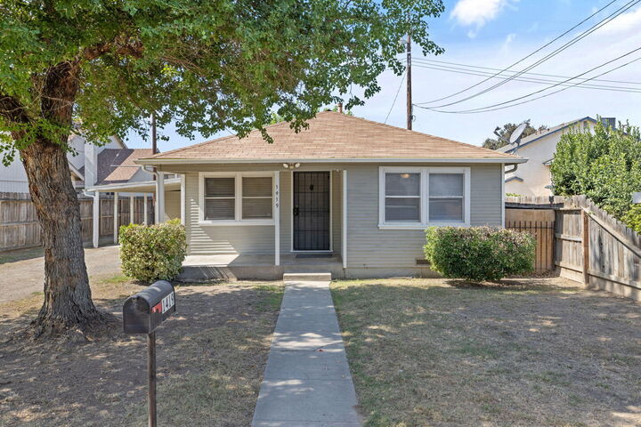 Property Photo:  1419 S Crowe Street  CA 93277 