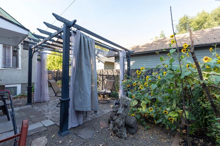 Property Photo: 803 Alvarado Terrace WA 99362