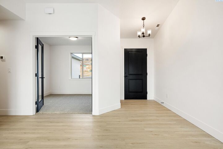 Property Photo: 6659 W 30th Pl WA 99338