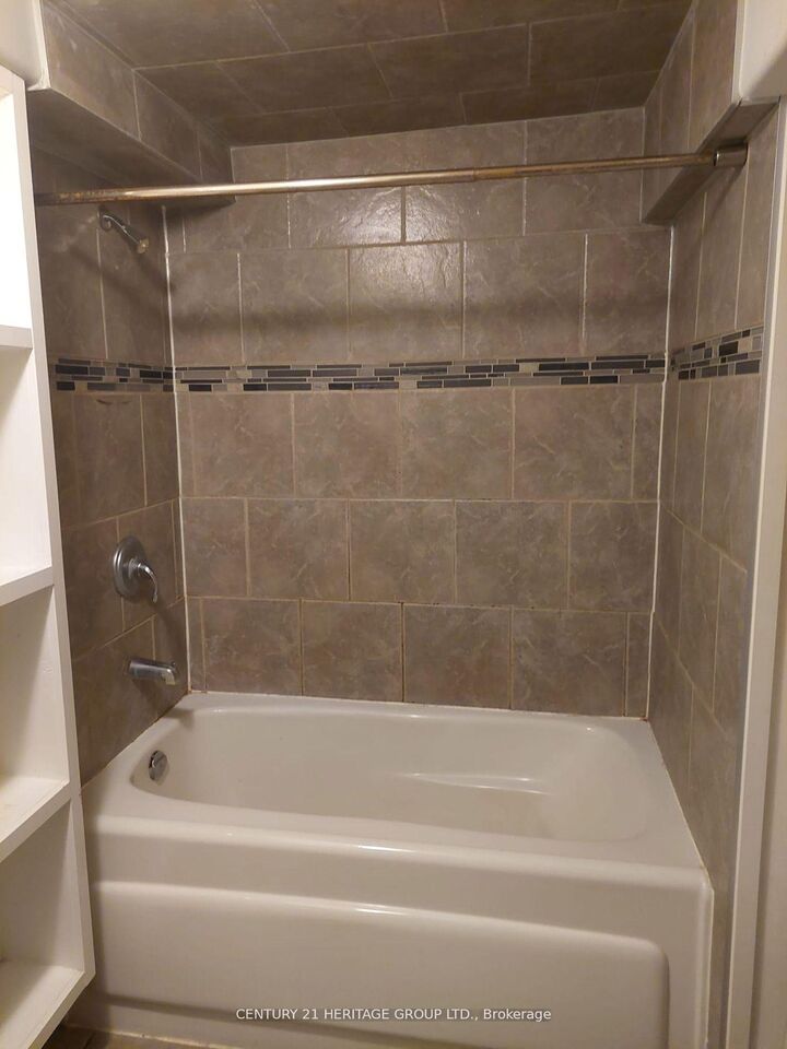 Property Photo: 795 Greenfield Crescent Bsmt ON L3Y 3B2