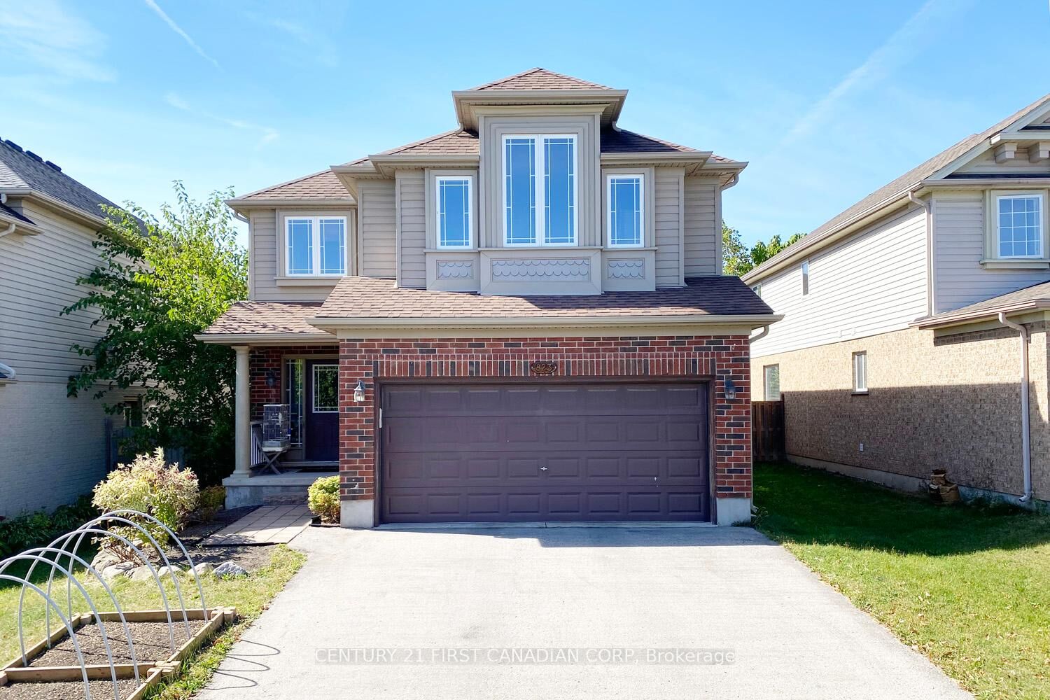 Property Photo:  823 Oakcrossing Road  ON N6H 0A4 