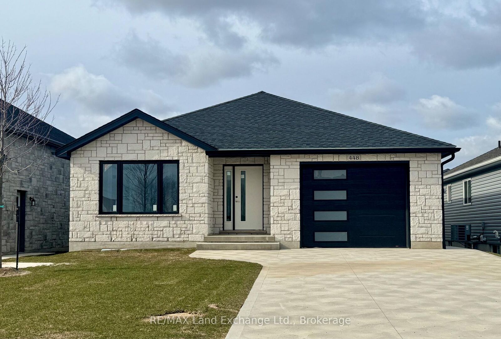 Property Photo: 448 Burnside Street ON N0H 2C3