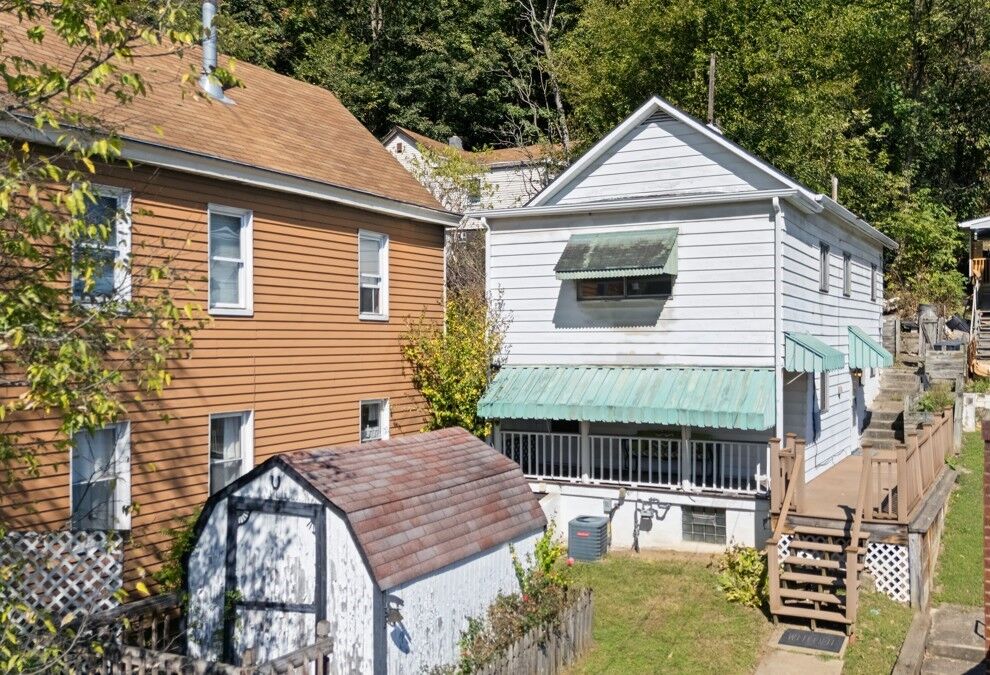 Property Photo:  932 Ridge Ave  PA 15136 