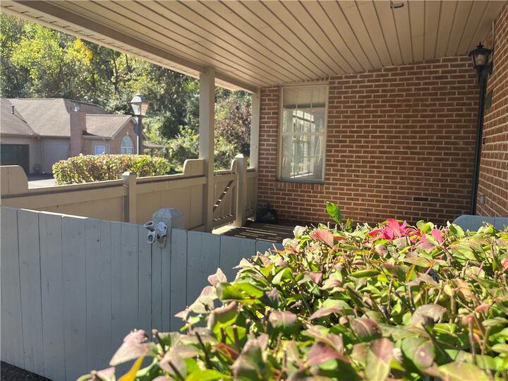 Property Photo:  1465 Greenbriar Ct  PA 15129 