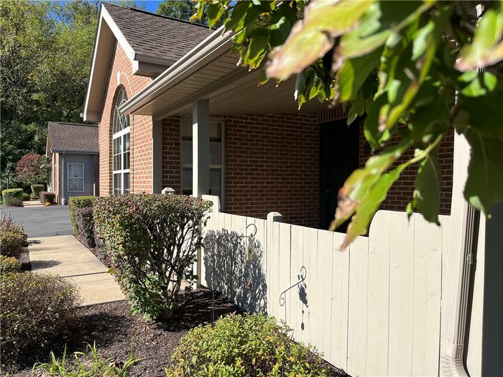 Property Photo:  1465 Greenbriar Ct  PA 15129 