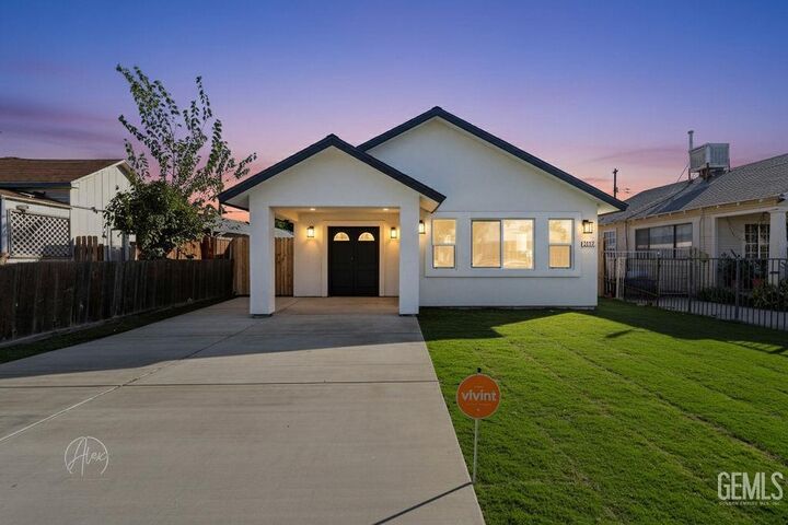 2207 Verde Street  Bakersfield CA 93304 photo