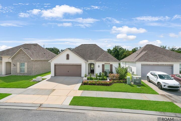 Property Photo: 6308 Lake Edge Dr LA 70820