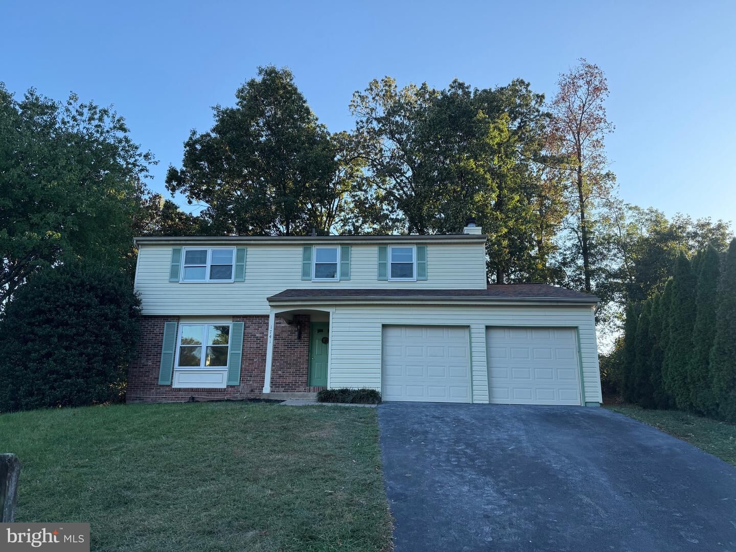 Property Photo: 1741 Whitewood Lane VA 20170