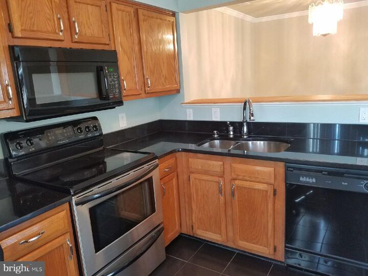 Property Photo: 9377 Scarlet Oak Drive VA 20110