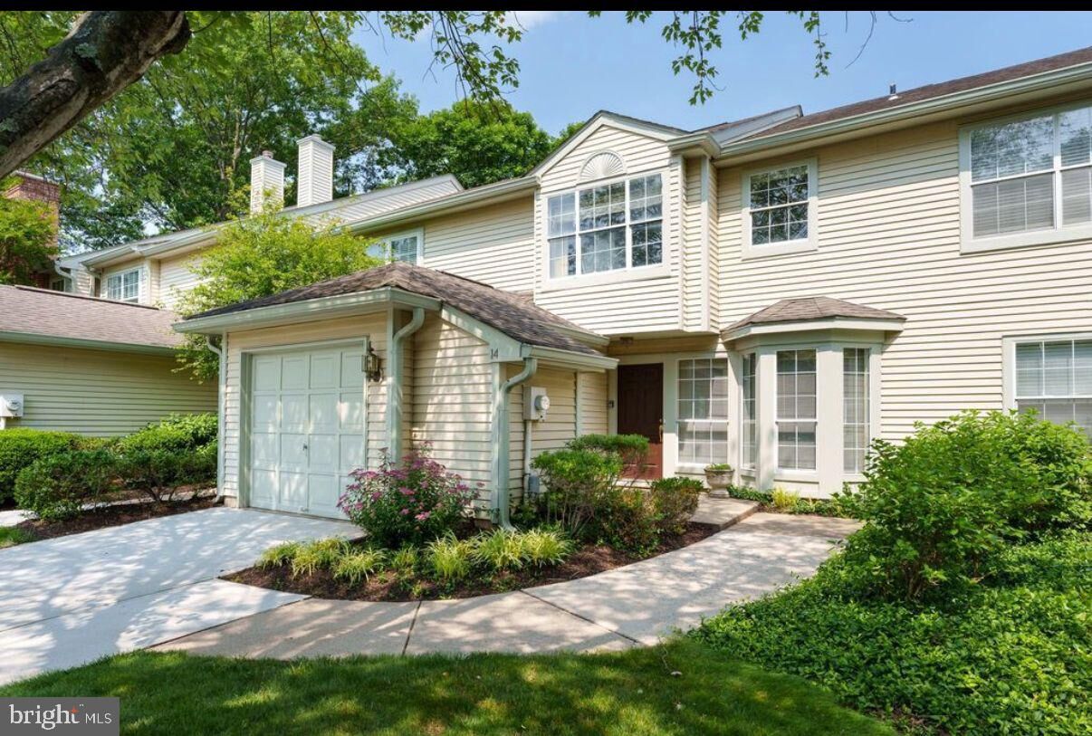 Property Photo:  14 Kensington Court  NJ 08540 