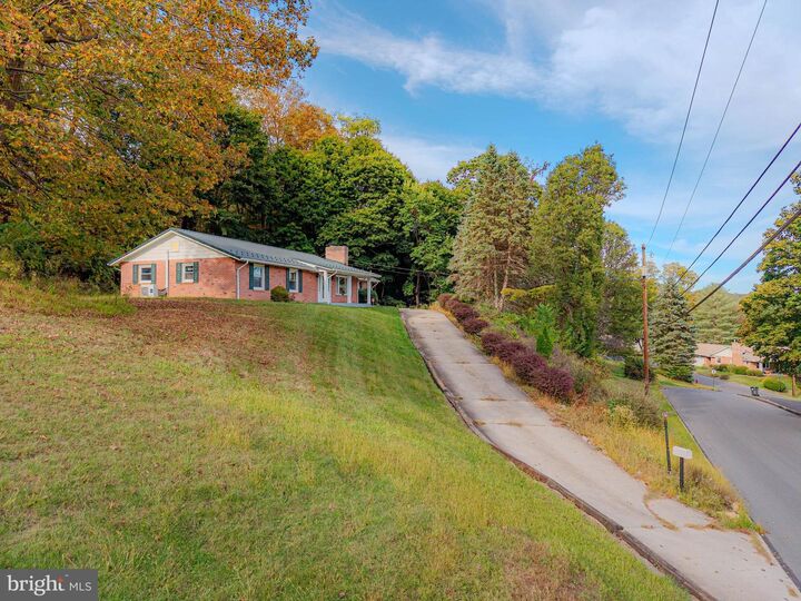Property Photo: 680 Barclay Drive PA 15522