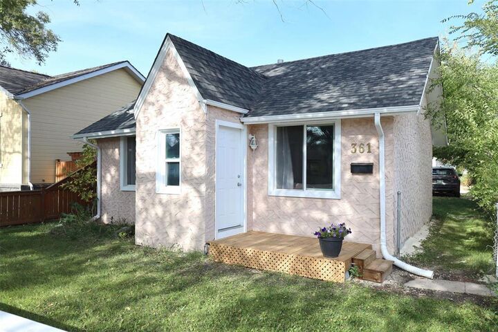 Property Photo:  361 Belmont Avenue  MB R2V 0Y9 