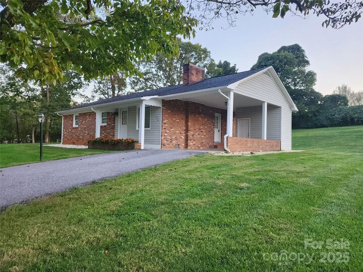 Property Photo:  134 Apple Tree Lane  NC 28659 