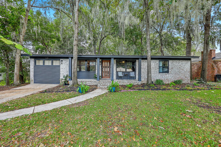 Property Photo: 1203 Valley Drive SC 29410