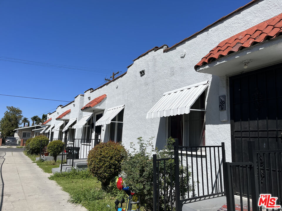 Property Photo: 214 W 57th St CA 90037