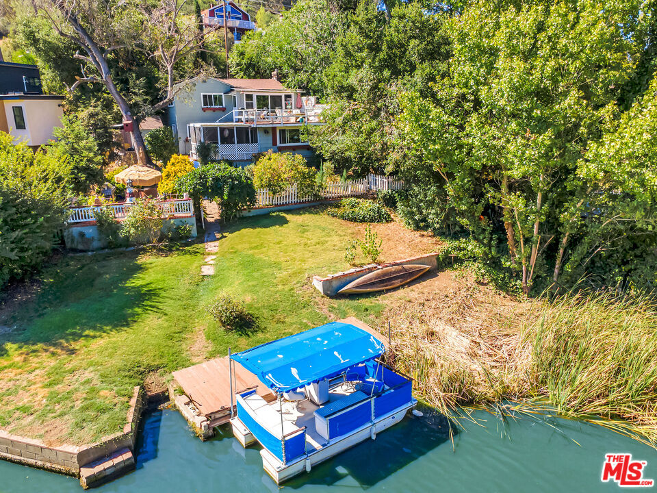 Property Photo: 28927 Cove Pl CA 91301