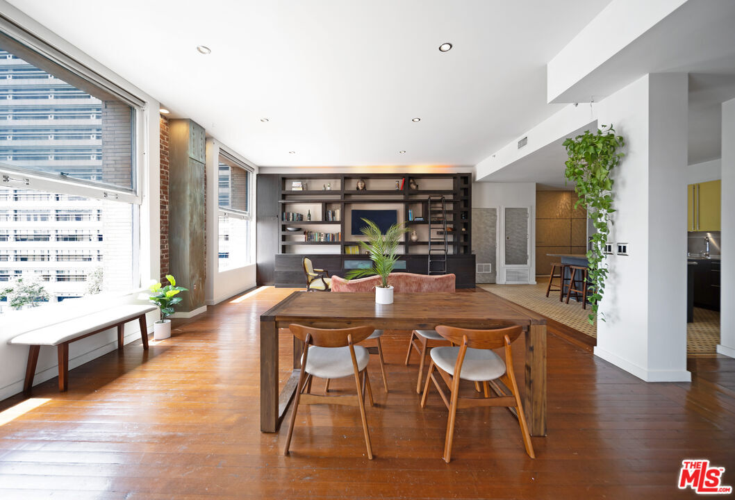 Property Photo: 257 S Spring St CA 90012