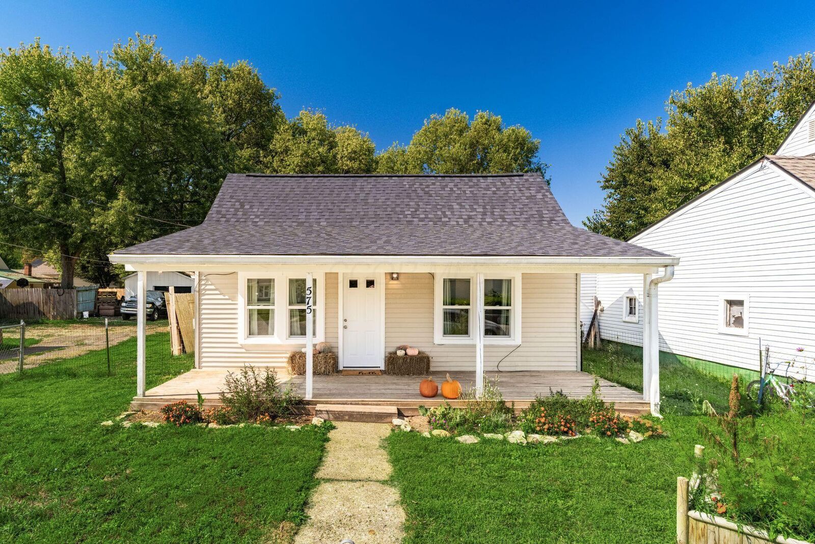 Property Photo:  575 Renick Avenue  OH 43113 